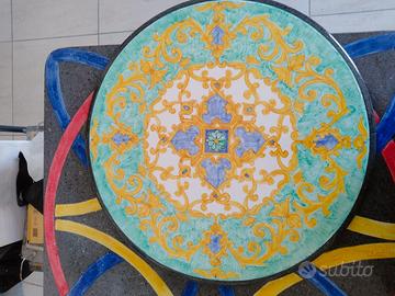 tavoli in pietra lavica decorati a mano 