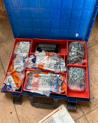 Kit fissaggio tubi a parete idraulico