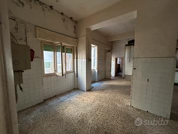 LOCALE 150 metri quadrati