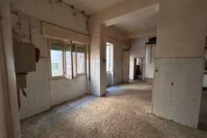LOCALE 150 metri quadrati