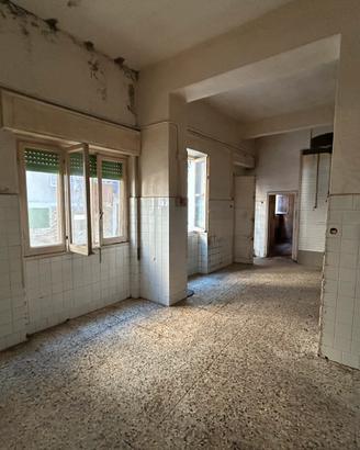 LOCALE 150 metri quadrati