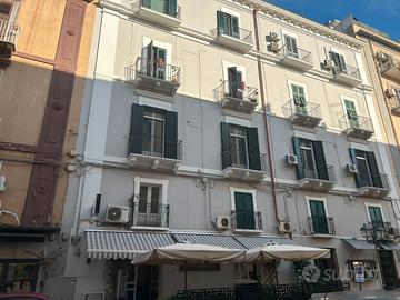 Centro - via anfiteatro - bilocale da ristrutt