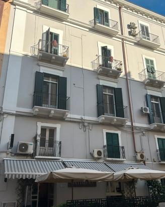 Centro - via anfiteatro - bilocale da ristrutt