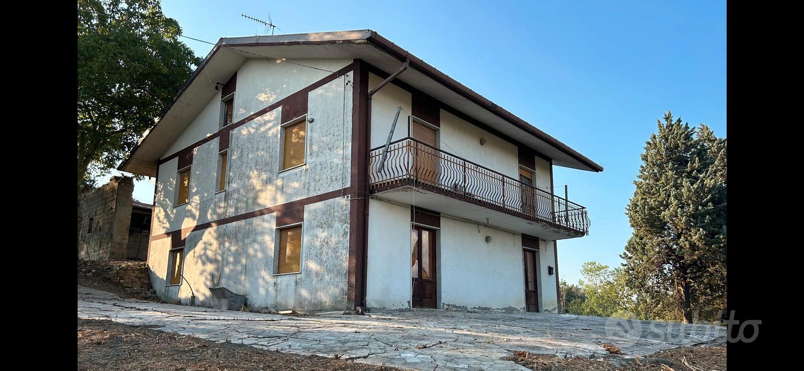 Proprietà di 45.000 mq con casa di 250 mq - Vista 2