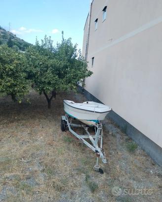 barca-motore-carrello