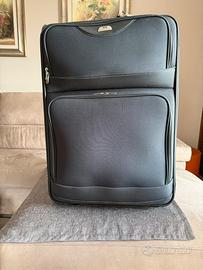Trolley morbido in tessuto by Delsey