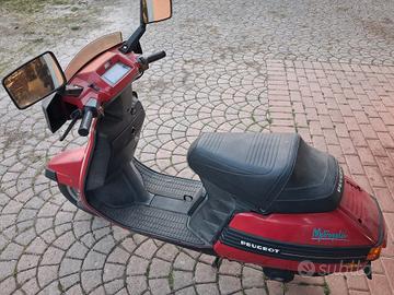 Scooter moto PEUGEOT METROPOLIS FO51