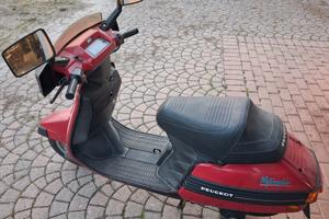Scooter moto PEUGEOT METROPOLIS FO51