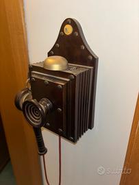 Telefono antico vintage da collezione