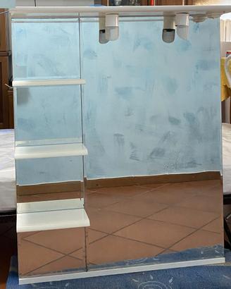Specchio bagno con faretti e mensole