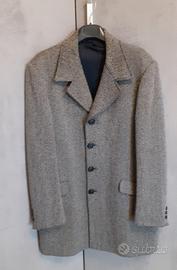 Cappotto uomo classico.