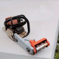 Scortecciatrice pali con motosega