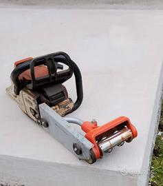 Scortecciatrice pali con motosega