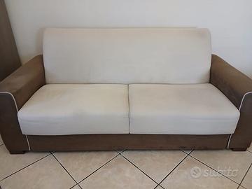 2 DIVANI TRE POSTI BUONE CONDIZIONI