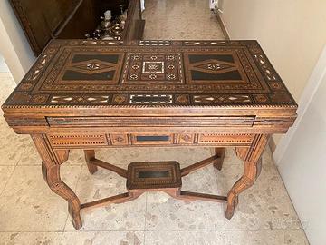 Tavolino da gioco persiano