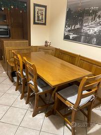 Tavolo in Legno con Cassapanca e 4 Sedie