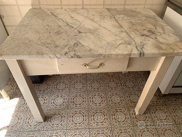 Tavolo con pietra in marmo