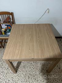 Tavolo in legno con prolunga