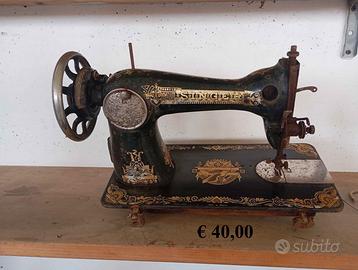Macchina da cucire molto vecchia Singer