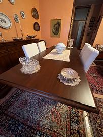 Tavolo in noce in perfette condizioni