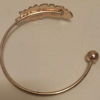 Bracciale con decorazione a forma di foglia