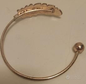 Bracciale con decorazione a forma di foglia