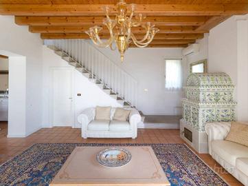 Villa di 230 m² con più di 5 locali e box auto dop