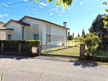 Codroipo villa indipendente con ampio giardino