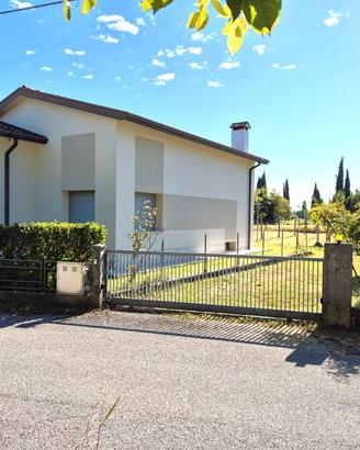 Codroipo villa indipendente con ampio giardino