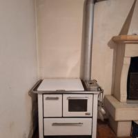 Stufa / cucina a legna  