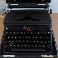 Macchina da scrivere RUF