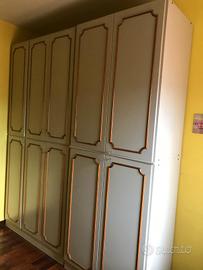 vari armadi in legno 