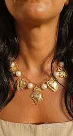 Collana cuori sacri perle e metallo oro rose'