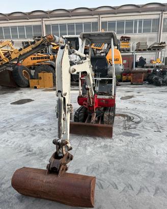 MiniEscavatore Takeuchi TB016