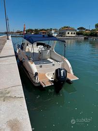 Manò Marine 22.52 Cabin (06) – Mercury 225 CV (23)
