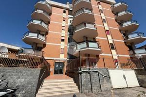 3 LOCALI A TORRE DEL GRECO