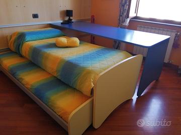 Letti con scrivania scorrevoli