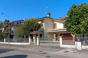 Villa Singola di 300 m² ab. su lotto 500 m²
