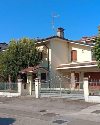 Villa Singola di 300 m² ab. su lotto 500 m²
