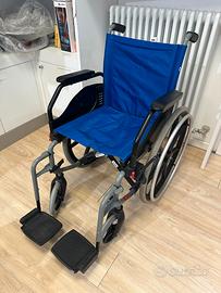 Sedia a rotelle pieghevole ad autospinta