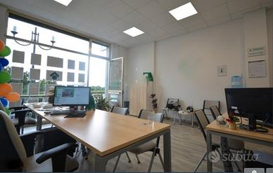 Locale uso ufficio/negozio fronte strada statale