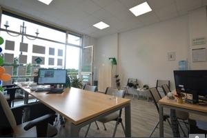 Locale uso ufficio/negozio fronte strada statale