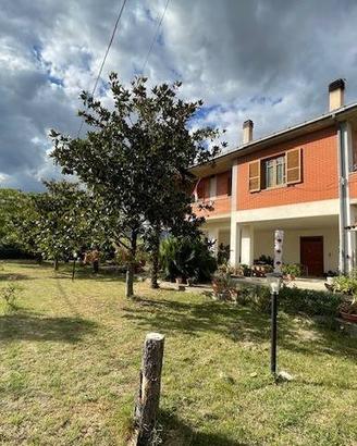 Casa indipendente di 150 m² con 4 locali e box aut