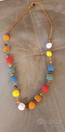 Collana con palline di cotone