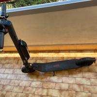 Ninebot Kick scooter E45E Monopattino elettrico
