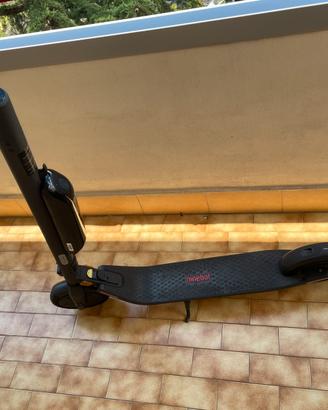 Ninebot Kick scooter E45E Monopattino elettrico