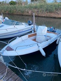 Barca 5mt con motore Yamaha 40CV (2 tempi)