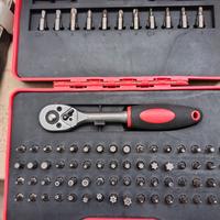 Set punte e cacciavite a cricchetto nuovo