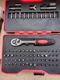 Set punte e cacciavite a cricchetto nuovo