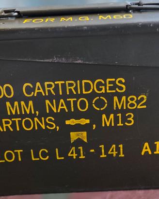 scatola militare in metallo